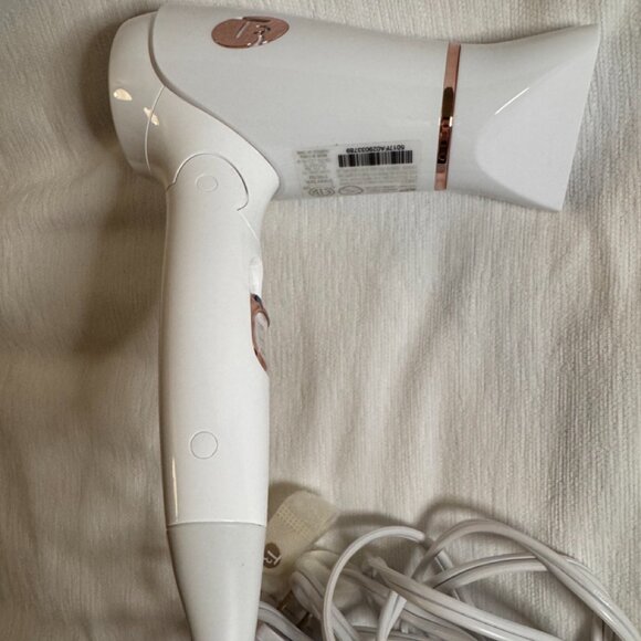T3 FEATHERWEIGHT COMPACT Folding Compact Hair Dryer - Picture 2 of 4